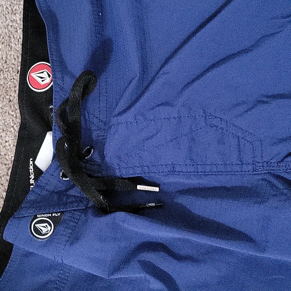 Blue Volcom 32 Waist Boardshorts - Picture 5 of 6